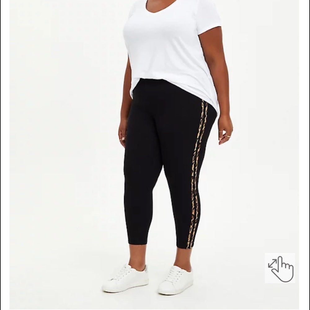 Torrid 🖤 CROP PREMIUM LEGGING - SIDE STRIPE LEOPARD 🐆 Size 0